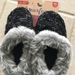 Dearfoam Slippers size Medium (7/8)